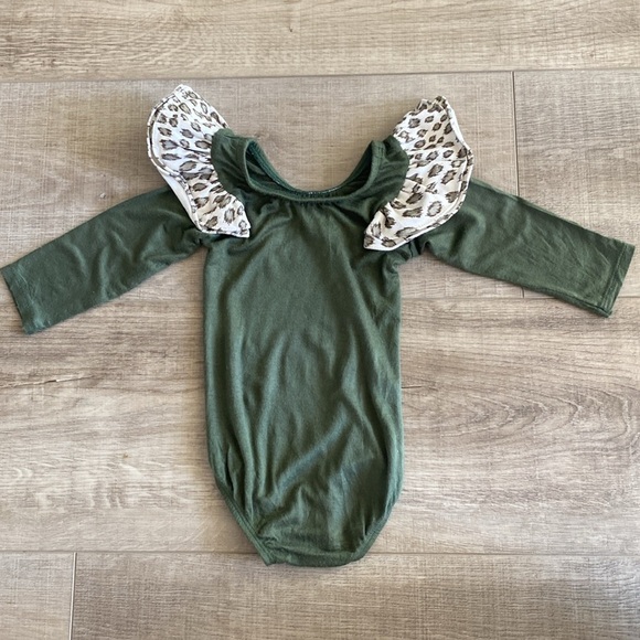 This Tribe of Three ruffle sleeve bodysuit - Picture 3 of 4